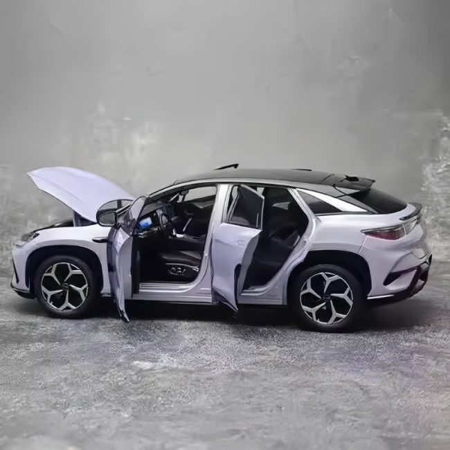 BYD Sealion 7 Original 1:18 Scale Model – EV Accessories & Parts